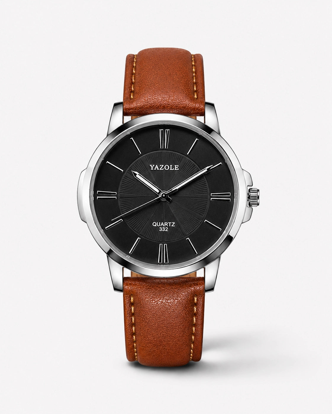 Cavaro Arden horloge met bruine leren band, zwarte wijzerplaat en zilveren kast op een lichte achtergrond